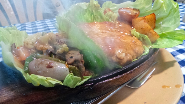 ポプラと水路の風景