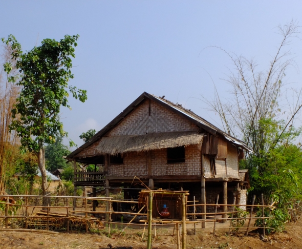 パンカム村への道2