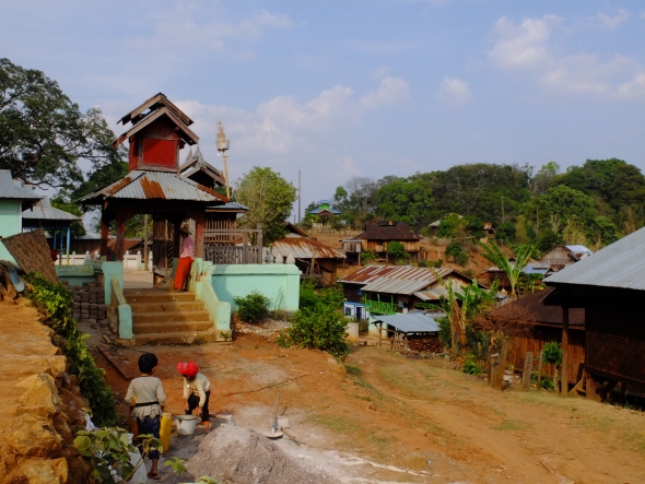 パンカム村への道3