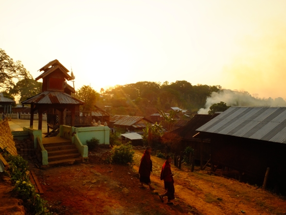 パンカム村への道4