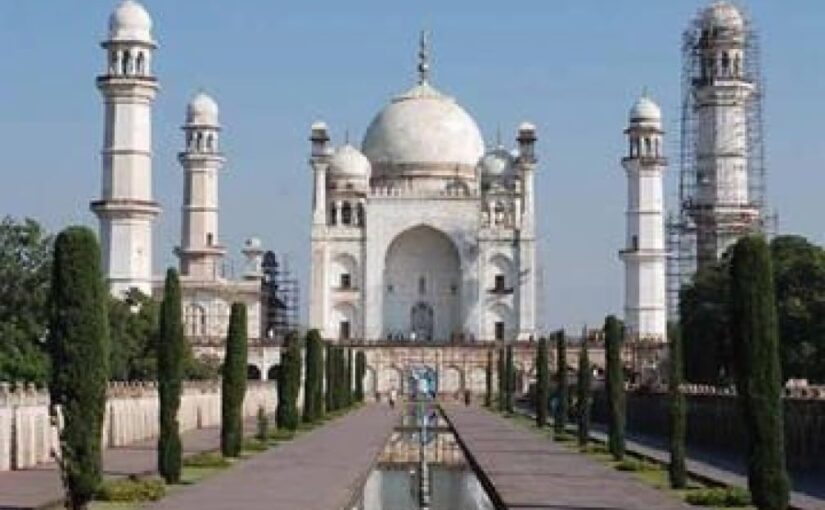 「AURANGABAD WITH DAULATABAD, KHULDABAD AND AHMADNAGAR」というガイドブック