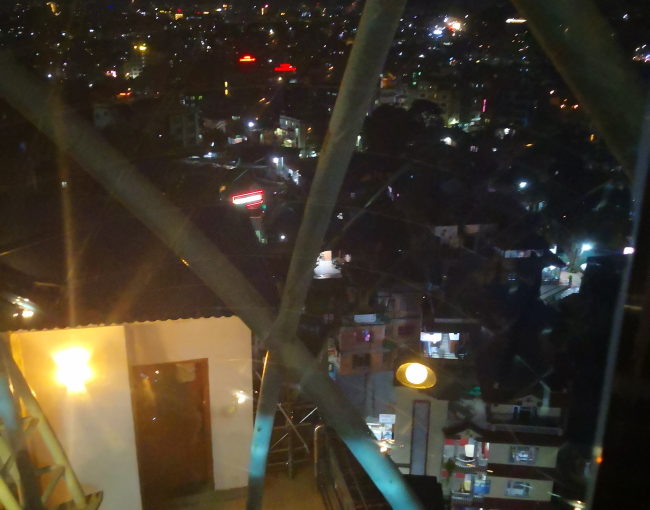 空港目の前のホテル最上階からの眺め