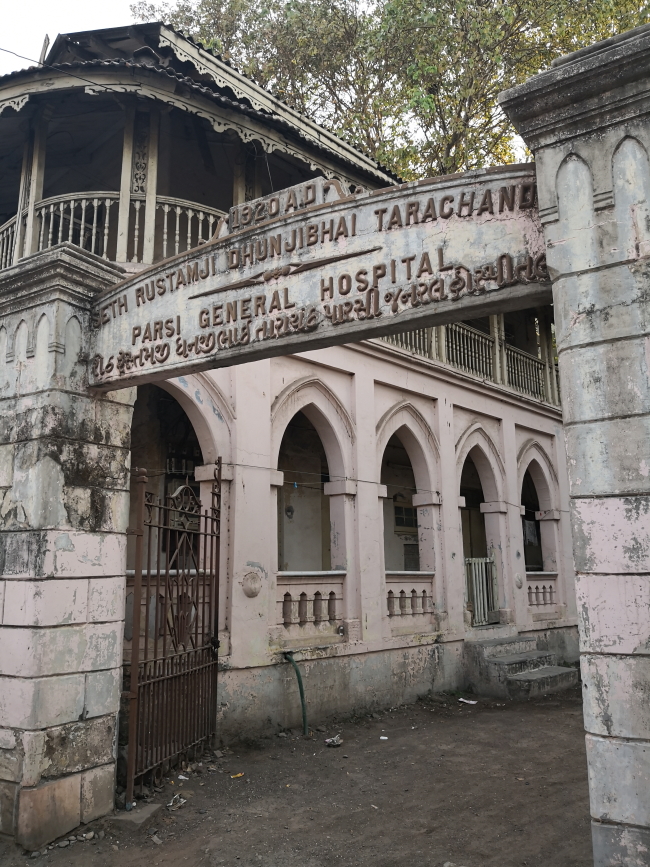 スーラト4　パールスィーの病院その他の施設